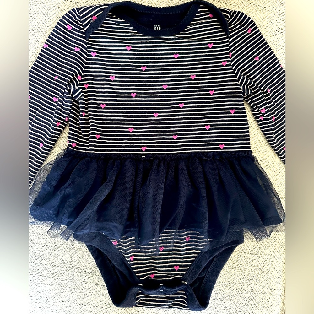 baby Gap girl - 12-18 mo. Long Sleeve Bodysuit with Tutu
